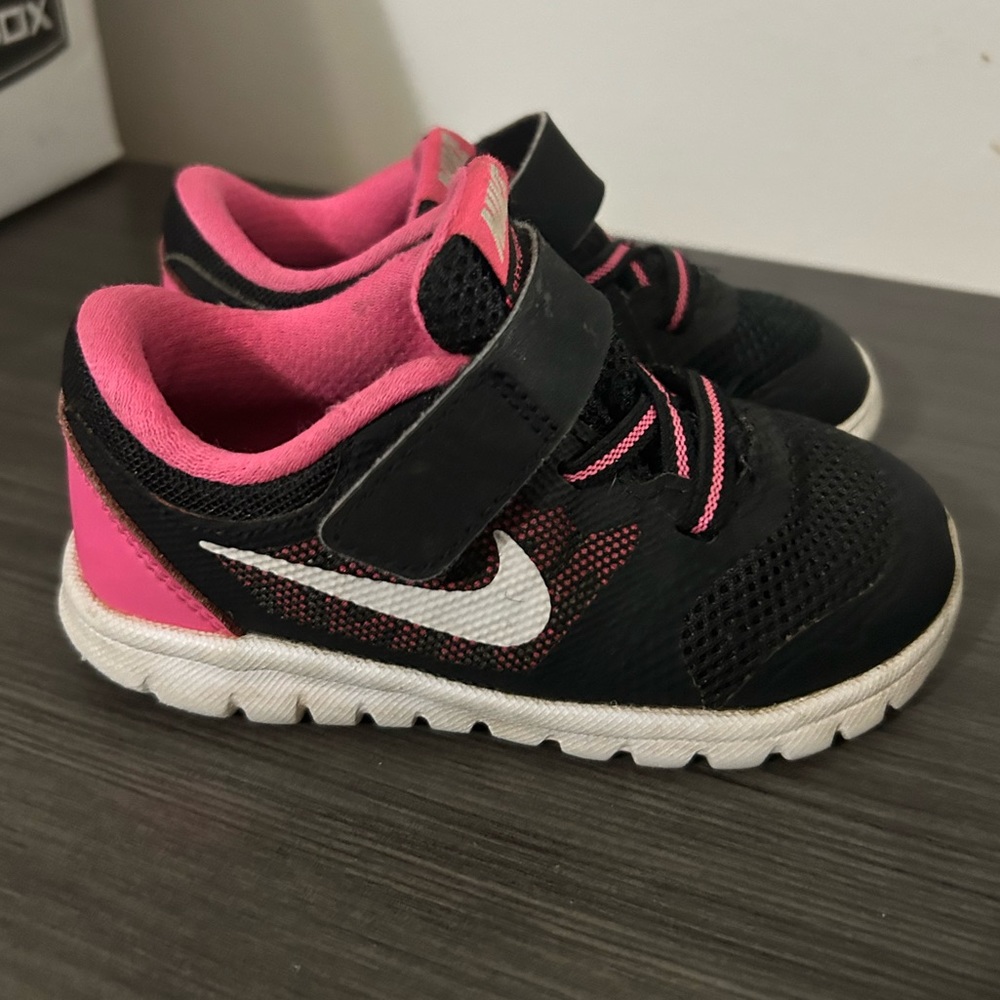 Kids Nike Sneakers - Picture 2 of 5